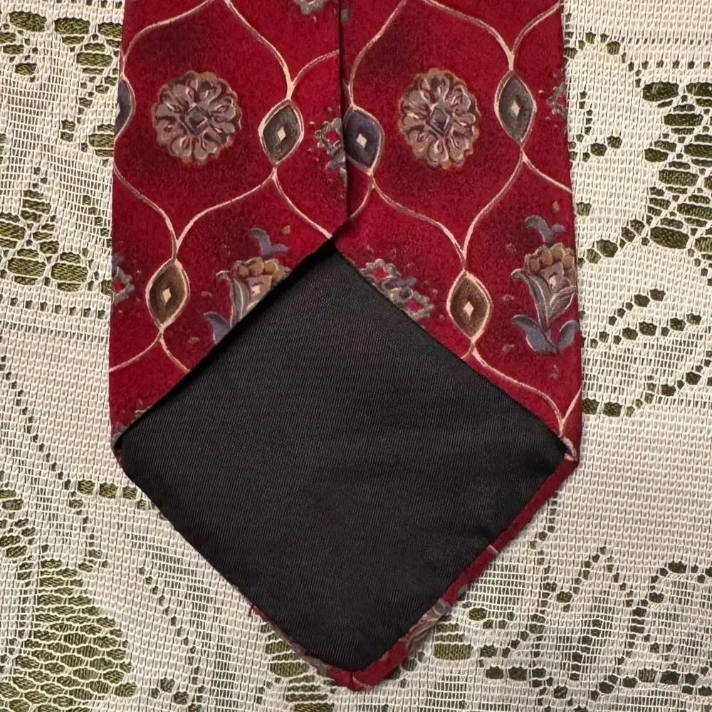 Bill Blass Necktie Red Silk Floral Geometric Medallion Foulard Mens Tie 60